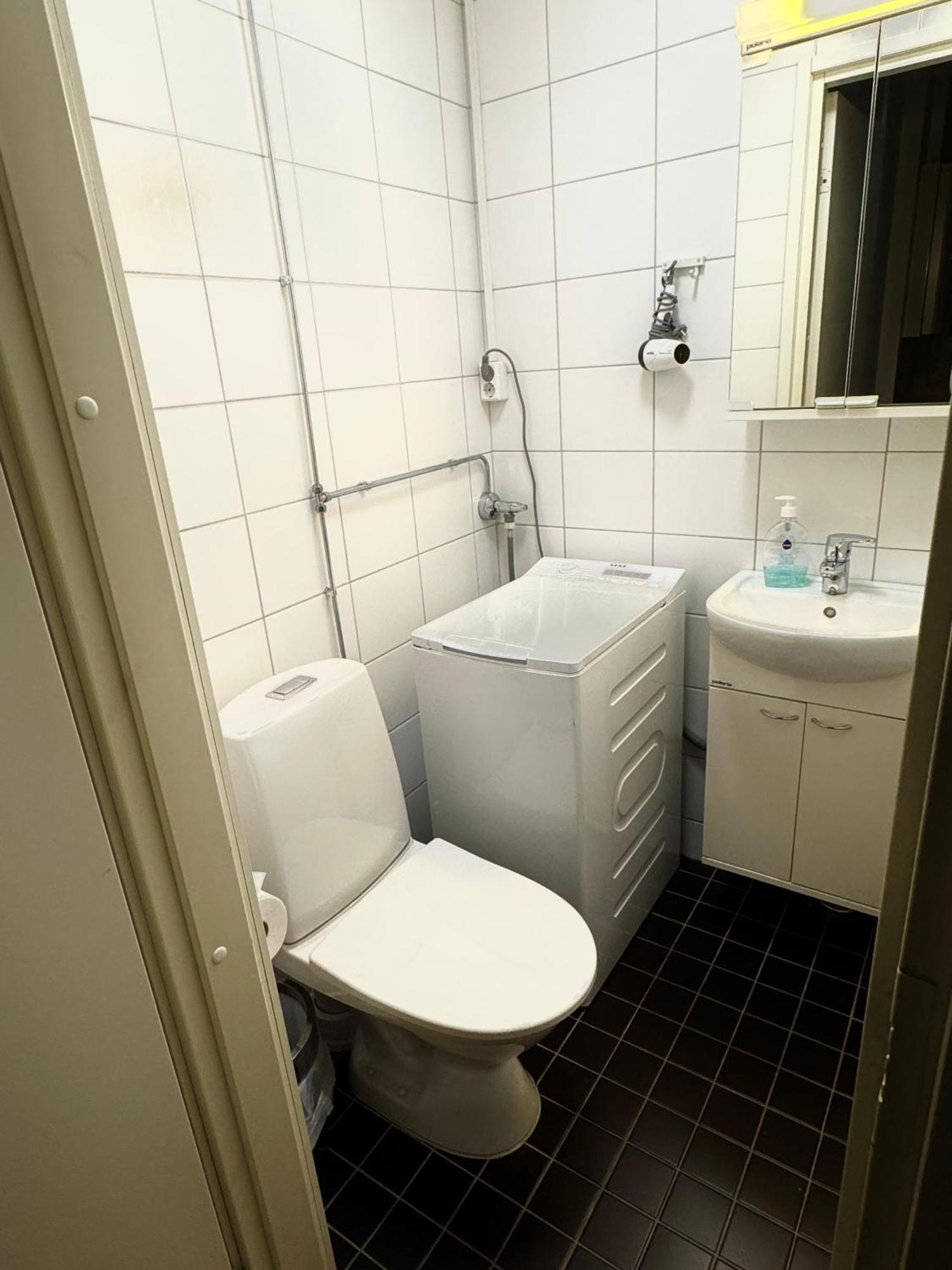 Kotimaailma Apartments Kamppi - 2Br In The City Center With Code Lock Хельсинки Экстерьер фото
